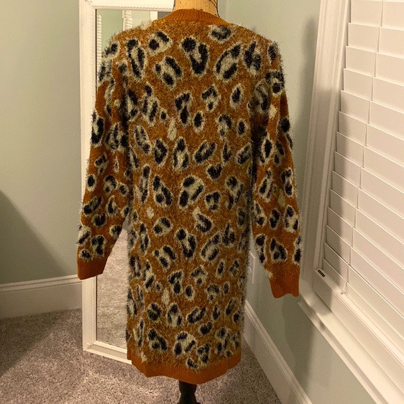 Daytrip cardigan sweater w/leopard pattern, size M. - Picture 3 of 9